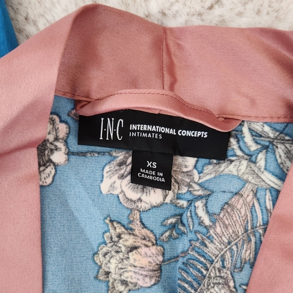 Satin Robe - Picture 2 of 3